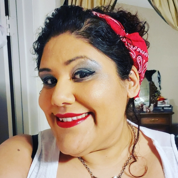 Meet your Posher, Crystal - Picture 3 of 4